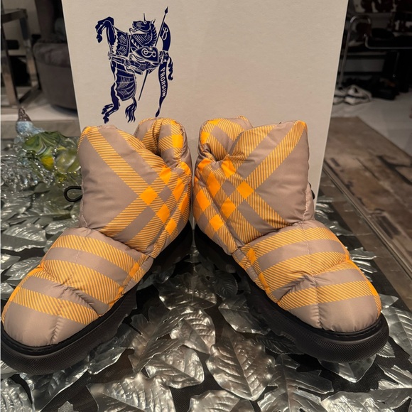Burberry boots